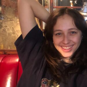 Actress Dolly Wells HD Instagram Photos and Wallpapers May 2021