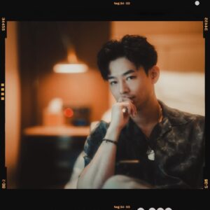 Dominic Ho Instagram - *
去澳門嚟講呢
酒店我成日都住新濠影匯
尤其係夏天樓下就水上樂園問你死未

Fans們揀嘅封面
俾我其實會揀第三張🤓

#dominic何浩文 #actor #hongkongactor #香港演員 #演員
