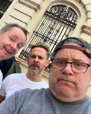Dominic Monaghan Instagram - It was at that precise moment we all spotted a charming ant crawling across Seans phone. #becurious