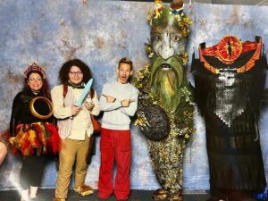 Dominic Monaghan Instagram - Same family two different days they win the costume competition! Nice work team!
