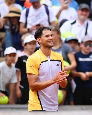 Dominic Thiem Instagram - Q1 | One down, two to go ✌️

#RolandGarros | 📸 @julien.crosnier/FFT