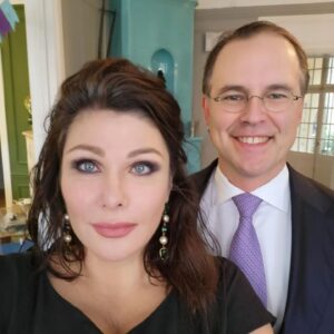 Dominika Peczynski Instagram - Nu går vi och röstar
Du vet vad du ska göra.

Med risk för att framstå sm en aning tjatig; sätt ett kryss vid mitt namn på Liberalernas stockholmslista till Sverige Riksdag 
Det är nu eller aldrig, kommer förmodligen inte vara med nästa gång om det inte funkar nu.

Puss och tack på förhand!

@liberalernas 
@johanpehrsonl