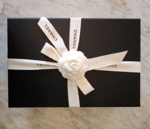 Dominika Peczynski Instagram - Jag fyller år idag och det här är min present. Ska öppna den på tre, två ett nu!