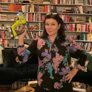 Dominika Peczynski Instagram - Borrar med stil, i sidenblus från Camilla Thulin.
@camillathulindesign