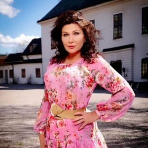Dominika Peczynski Instagram - Förrädarna. Vad tycker ni?  Vilken jävla spännande upplevelse att ha varit med om
#tv4
@tv4 
#tv4lay⁷
#förrädarna
#häringeslott 
#förrädarnatv4 
@förrädarna