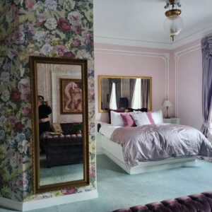 Dominika Peczynski Instagram - Några makalösa interiörer från Sveriges vackrast inredda hotell, Pigalle i Göteborg.
Lika underbart varje gång att att få övernatta här i bästa Belle Epoque-stil.

De lyckas med konststycket att få till känslan av att kliva in i en annan tid, en svunnen glamorös värld, utan att det känns det minsta tillgjort. Vraiment comme un rêve.