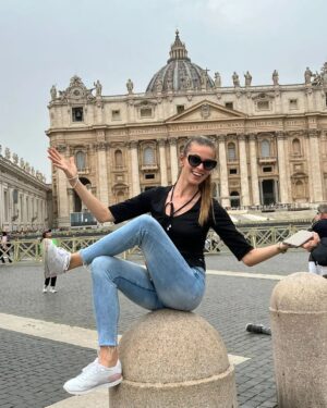 Dominika Richterová Instagram - #basilica #vatican #vaticano #vaticani #goodvibes #mydays #mytime #timeofmylife #mygirls #family #tourist #trip #rome #italy #romeitaly #🇮🇹 #🇮🇹italy @vaticanmuseums @vaticannews