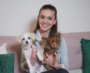 Dominika Richterová Instagram - Kamaráti, celá naša smečka Vás pozýva pozerať skvelú reláciu o našich miláčikoch @ne.poslusni
Zapnite si nás v sobotu o 17:10 na @rtvs_official . Teší sa na Vás Leuško a Winnie🤗🌸 @jurajferko @ne.poslusni #neposlušni #jurajferko #winnie #leo @utuloktulacik