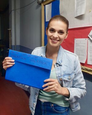 Dominika Richterová Instagram - Forenzná analytička Soňa, ktorú stvárňuje Dominika Richterová je pripravená pomôcť vyriešiť ďalší prípad!💪🏼 Ďalšiu epizódu z úspešnej minisérie EINSTEIN odvysielame už na Veľkonočnú nedeľu o 20:35.💥

#einsteintvjoj #serialeinstein #tvjoj @dominikarichterova