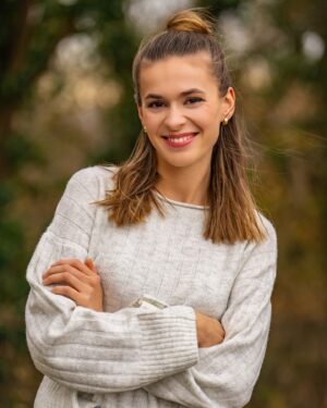 Dominika Richterová Instagram - Do deja seriálu @nemocnica_tvjoj prichádza v dnešnej epizóde nová postava, ktorú stvárni herečka Dominika Richterová.🚨 Čo myslíte, stane sa jednou z lekárok alebo sestričiek?

#nemocnicatvjoj #tvjoj