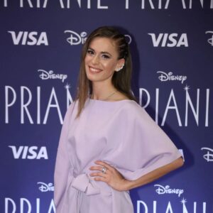 Dominika Richterová Instagram - Kamaráti, už do zajtra si môžete vychutnať novú rozprávku od @disney WISH / PRIANIE . My sme ju už v nedeľu slávnostne odprevadili na filmové plátno. Bolo to pre mňa veľmi výnimočné, krásne a hlavne emočné. Neubránila som sa slzám. A tak som si to presne vždy predstavovala! 💜 Veľmi si vážim všetkých,ktorí do mňa vložili dôveru a pomohli mi to dotiahnuť do zdarného konca. Som absolútne šťastná a vďačná za všetko čo som sa mohla naučiť. ❤️ Teraz je to už len na Vás. Nezabudnite ma označiť, keď budete v kine a napísať ako sa Vám rozprávka páčila ⭐️💜🌟💜🌟💜⭐️ #wish #wishmovie #disney #disneymusic #asha #dominikarichterova @cinemart.sk @noiseartillery