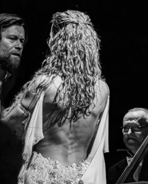 Dominika Rošková Instagram - Ešte pár foto ,,Emotions in motion”, ktoré zachytil @jirischauer 🙏📸 Ďakujeme 

Vianoce v O2 aréne 2023 v @nosme_dance by @nosmediva 

@vanoce_v_arene
 @zlproduction