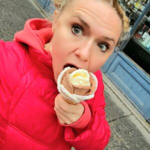 Dominique Swain Instagram - WHAT?! Rose sculpted Gelato at Amorino in Times Square! :)
