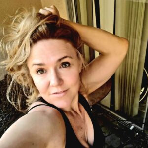 Dominique Swain Instagram - Boop Boopy Doop! Splendid hair, thanks Jaza @haircoutureme