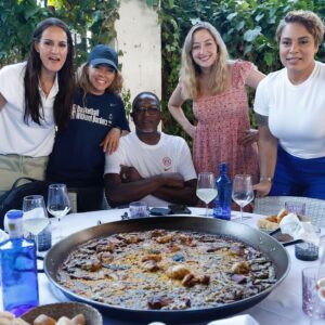 Dominique Wilkins Instagram - Valencia vibes 🤩🇪🇸 @dominiquewilkins21 

📍@JrNBA European Finals Tournament presented by @kelloggs_es 

#JrNBAInternational