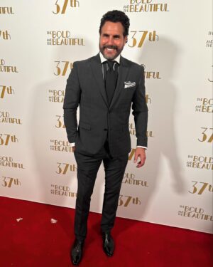 Don Diamont Instagram - Really fun night celebrating with everyone at the 40’s themed @boldandbeautifulcbs ‼️37th Anniversary Party‼️Even Marilyn Monroe had to get in the action.😍 Great job putting it together @evabasler 👏🏼👏🏼👏🏼 My parking ticket found its way onto the red carpet. Can you find it????😂 Thanks for the PERFECT SHIRT @danromashirts ❤️ Love you guys!!!