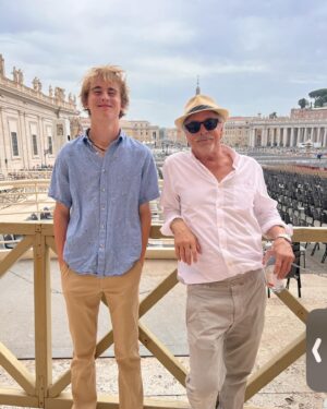Don Johnson Instagram - Happy Fathers Day all you Dads ! Happiness is hanging with my 6 , Boy I love them all up !