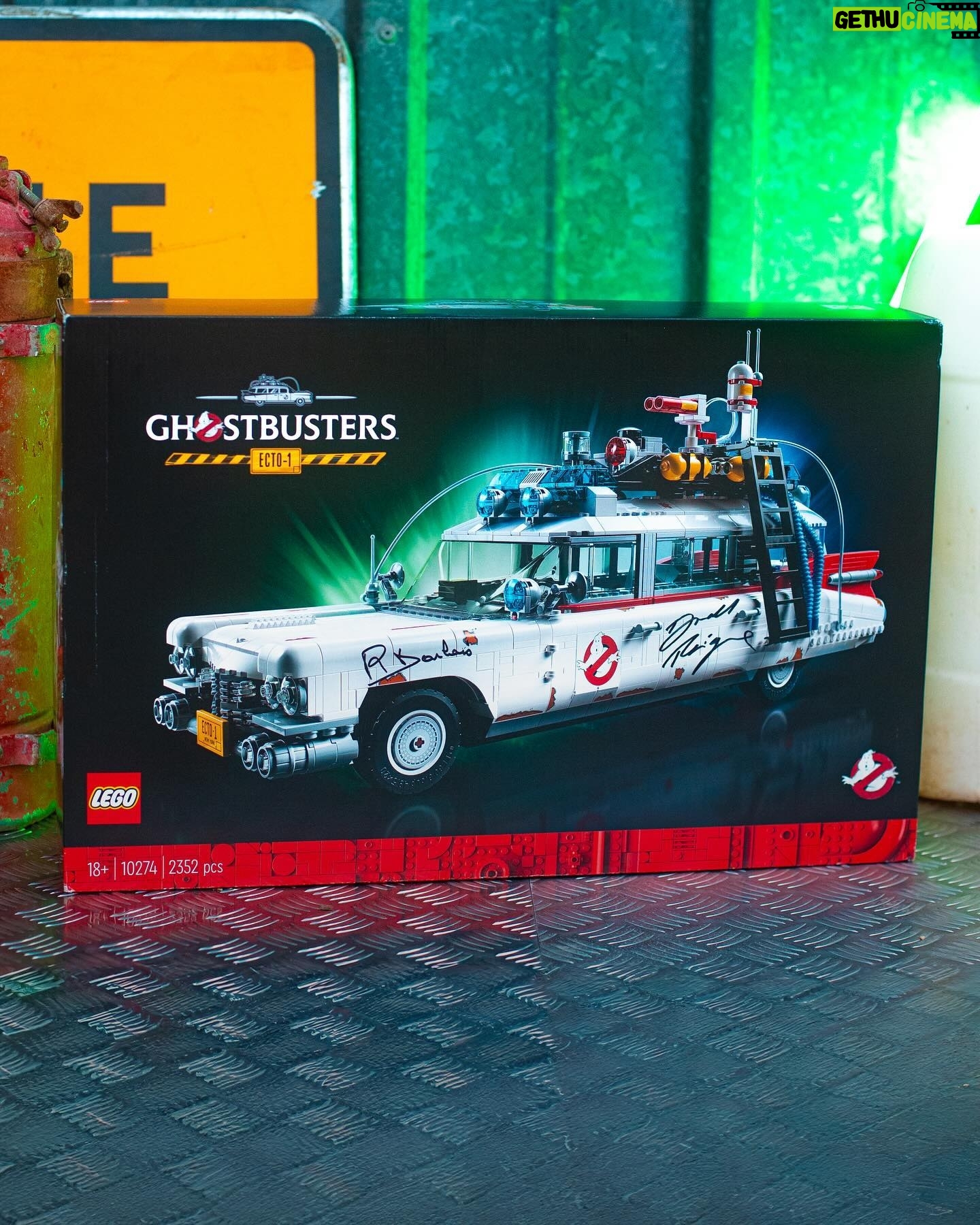 Donald Reignoux - 6.6K Likes - QUI ALLEZ-VOUS APPELER POUR CE CONCOURS ? 📢
1️⃣ LIKE LE POST
2️⃣ FOLLOW MOI
3️⃣ TAG UN.E POTE
Pour tenter de gagner cette magnifique LEGO ECTO-1 dédicacée par le boss de fin de game Richard Darbois et moi-même!
Merci @legofrance_official pour le cadeau 💝
Tirage au sort le 9 avril !