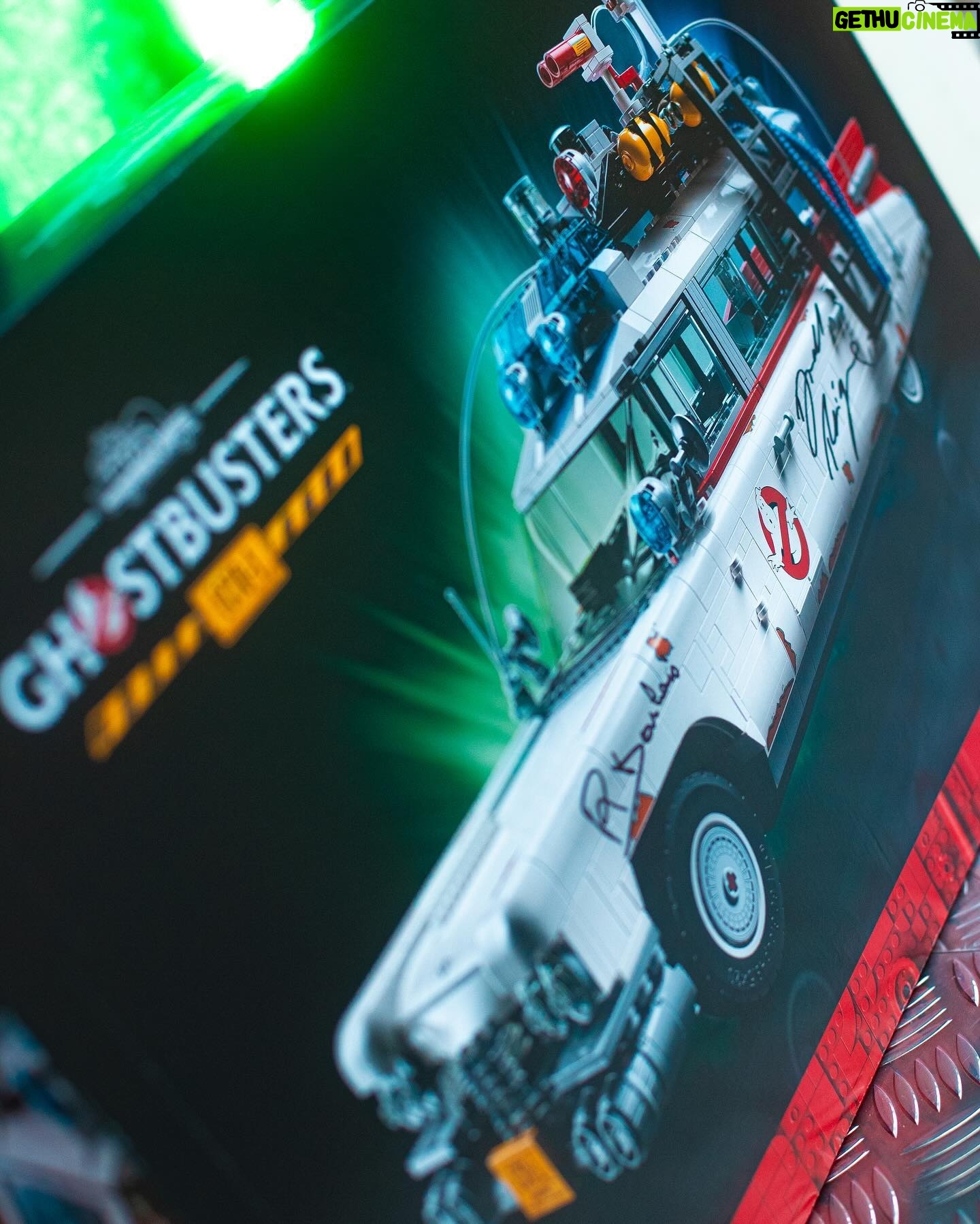 Donald Reignoux - 6.6K Likes - QUI ALLEZ-VOUS APPELER POUR CE CONCOURS ? 📢
1️⃣ LIKE LE POST
2️⃣ FOLLOW MOI
3️⃣ TAG UN.E POTE
Pour tenter de gagner cette magnifique LEGO ECTO-1 dédicacée par le boss de fin de game Richard Darbois et moi-même!
Merci @legofrance_official pour le cadeau 💝
Tirage au sort le 9 avril !