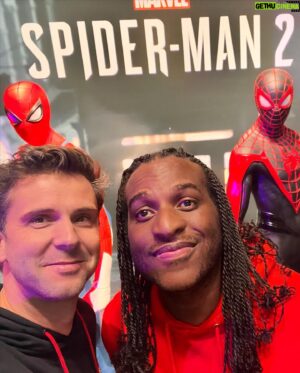 Donald Reignoux Instagram - C’était le lancement de la #pgw 
C’était Spider-Man 2
C’était avec mon @gregorylerigab 
aka Miles Morales