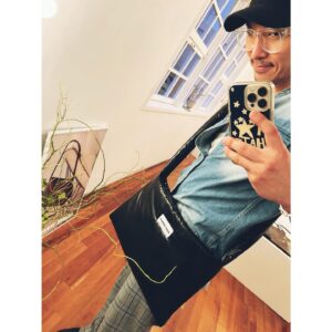 Dong Hyun-bae Instagram - 매일 매고 다녀야지~ @jamiewander_official 
1층에 에이미원더도 너무 이쁨 @amie.wander