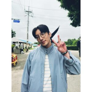 Dong Hyun-bae Instagram - 잘가 2023👋 소중한 인연 소중한 시간 보내적이 많네~
와라 2024✌️ 더 즐겁고 행복한 추억 많이 많이 보내야지!!
2023년도에도 함께 해 준 여러분 감사하고 사랑합니다❤️