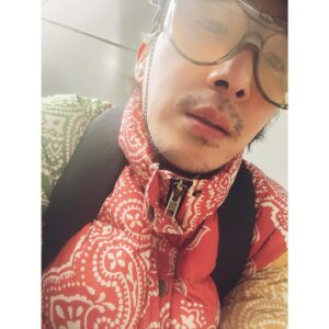 Dong Hyun-bae Instagram - 다들 잘 지내시죠?