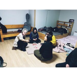 Dong Hyun-bae Instagram - 효자촌을 통해 만나게 되서 너무나 소중한 시간이었어요~ 맏형으로써 중심 잡아준 재원이형~ 이야기도 많이 하고 듬직하고 배울 게 많았던 제이쓴~ 만나자마자 마음 열어준 귀여운 재환이~ 같이 있음 늘 웃었던 지성이~ 막내지만 어른스럽고 정 많은 동현이~ 또 다른 형제들이 생간 것 같아 행복했어~ 우리 인연 소중하게 간직할께~ 😍 우리 재환이 친동생처럼 대해 달라고 부탁하시며 항상 유머러스하신 재환이 어머님~ 에너지 넘치시고 늘 칭찬을 아끼지 않으셨던 재원이형 아버님~ 너무 멋있으시고 참 따뜻하신 제이쓴 어머님~ 인자하시고 미소가 아름다우신 동현이 어머님~ 소녀같으시고 너무나 유쾌하신 지성이 어머님~ 효자촌에서 함께 해서 따뜻했고 우리 어머니랑 저 많이 챙겨주신거 잊지 않을께요~ 고맙습니다~😍 정말 잊지 못 할 시간들이었어요~ 우리 또 만나요~