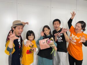 Donguri Instagram - 「カメラを止めるな！」のフランスリメイク版を、観てきました！

二館上映から始まった映画が、リメイクでカンヌ映画祭オープニング作品に！

「アーティスト」アカデミー賞受賞のミッシェル　アザナヴィシウス監督によってリメイクされた！

背景が違うとこんなに変わるの？

7月公開！

お楽しみに❣️

久々にみんなと会えて楽しかった。

毎日奇跡❣️
今日も最幸最強❣️💕❤️