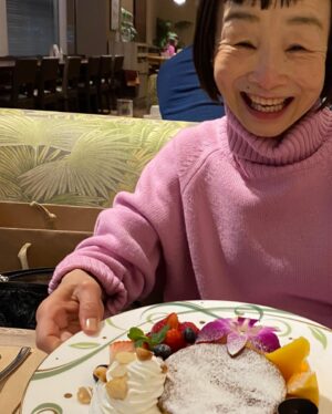 Donguri Instagram - わーい！
2022年2月22日(火)
毎日新聞朝刊大阪版に著書出版の記事を掲載してくださるそうです。

ありがとうございます！

嬉しい！！
2が６個並ぶ日。

ハワイアンパンケーキ、フルーツいっぱい！厚みがあってしっとりしていて、濃厚チョコレートをかけて、美味しい！

毎日奇跡❣️💕
今日も最幸最強❣️💕❤️
