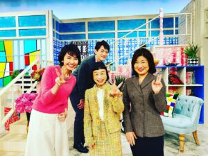 Donguri Instagram - おめでとうございます🎊㊗️㊗️㊗️🎉

1月７日放送
「明日も晴れ！人生レシピ」
NHK Eテレ　
上岡　萌ディレクター。

「ヤング映像クリエイターを励ます賞」を、ご受賞されました。

╰(*´︶`*)╯♡

お仕事でお世話になるのは、
若い方が大半。
そりゃそうかあ、私の歳なら定年退職。

親戚のおばあちゃん、みたいな感覚になってしまう。

毎日奇跡❣️💕
今日も最幸最強❣️💕❤️