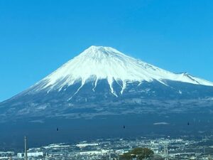 Donguri Instagram - 甲府、富士の皆様〜
3月8日(火)
午前１１時〜
FM FUJI 
『ACTUS』
ラジオ出演します。

お聴きいただけると嬉しいです！

https://twitter.com/fmfujiACTUS

富士山見えたら嬉しくなる。

いつも違う！

毎日奇跡❣️💕
今日も最幸最強❣️💕❤️