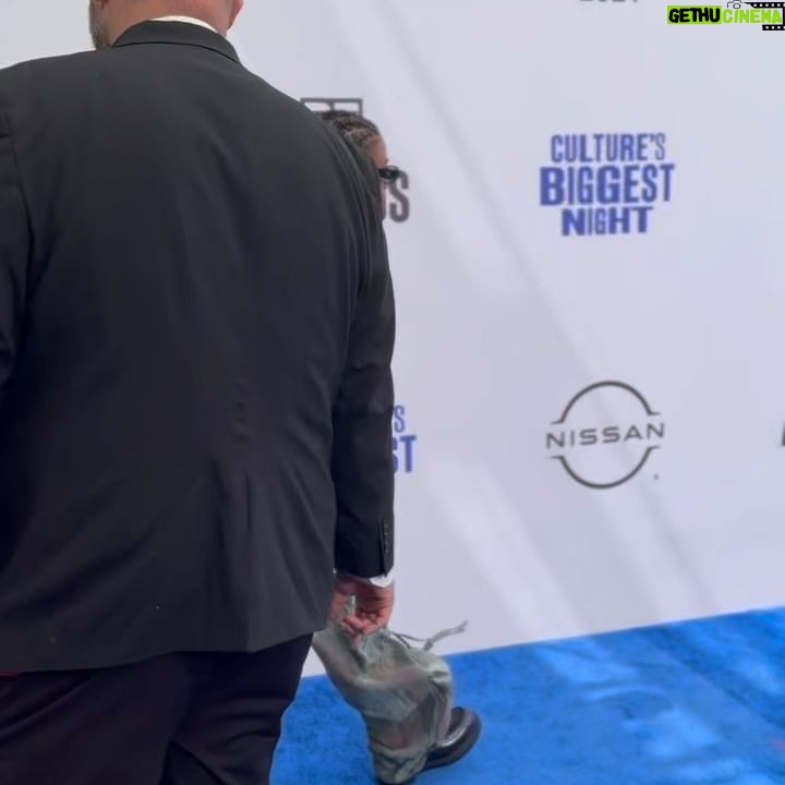 Donielle T. Hansley Jr. - 9.1K Likes - “ BET AWARDS 2024 “ 🛸
•
Thank you @bet for inviting ya boy ! Had a great time ! Every performance was FIRE ! Couldn’t be more motivated to bring something dope to this industry ! An ofc you know I had to put it onnn ! 23rd best dressed not bad… next year we go TRIM ! 😎 #Donielle
•
Huge shoutout to @_keciajohnson for having my back every step of the way , Thank you 1000 times ! @coreymekell Thank you for having this moment with me unc ! You kno how much this meant to me as an artist, it’s bout dat time .
•
Stylist: @lvrdpharoh
hair: @braidedbybougie
•
I heard you @usher
