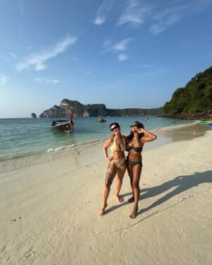 Donna Benedicto Instagram - Managed to skip 3 months of winter to stay with bestie @cat.babyhands in 🇹🇭 PLUS had besties visit 🏆🥹🏝 
Who's coming next year? 🤩 
.
Yes, I'm back 😭
.
#phuketthailand #phiphiislands
