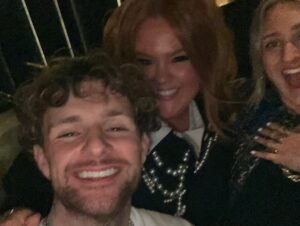 Donna Preston Instagram - A fabulous night with lovely legends! 

Thank you for the laughs @leighfrancis (go see his show!)