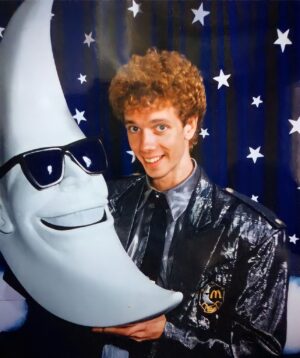 Doug Jones Instagram - #flashbackfriday One of my earliest gigs was playing “Mac Tonight” for 27 @mcdonalds TV commercials. (Easy enough to find on YouTube!) This photo is from a McDonald’s convention just after the campaign went national 35 years ago in 1987.
.
Moonhead prosthetics & mechanics by @steveneillsgarage .
.
#mactonight #mcdonalds #moonman #maninthemoon #puppet #prostheticmakeup #prosthetics #1987 #actor #actorslife