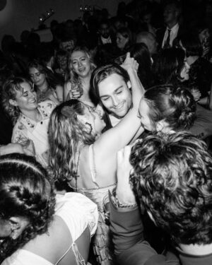 Douglas Booth Instagram - Wild Nights - Wild Nights 
Were I with thee 
Wild Nights should be
Our luxury!

28 . 10 . 23