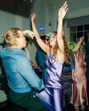 Douglas Booth Instagram - Wild Nights - Wild Nights 
Were I with thee 
Wild Nights should be
Our luxury!

28 . 10 . 23