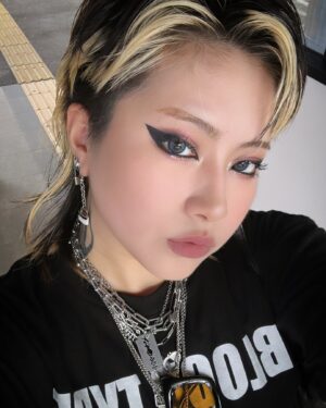 Doul Instagram - 🖤🖤🖤🫶🏻

髪伸びたよね