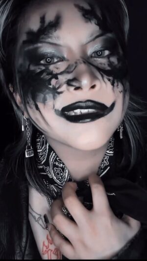 Doul Instagram - Darkness Halloween make up🖤🖤🖤

@maccosmeticsjapan @maccosmetics 

 #Halloween #happyhalloween #makeup #halloweenmakeup