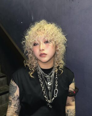 Doul Instagram - gotta be the strongest queen
🖤🖕🏻⚡️