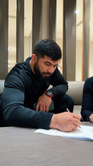 Dovletdzhan Yagshimuradov Instagram - Нас выбирают профессиональные спортсмены!

Мы рады сообщить, что провели полный чек ап для профессионального бойца Довлетджан Ягшимурадова🏆

Напоминаем, что любому спортсмену очень важно проходить чек ап каждые 3 месяца! ✅ А в этом Вы можете довериться нам 🤝🏼

Cares & Cares мы всегда рядом с Вами!