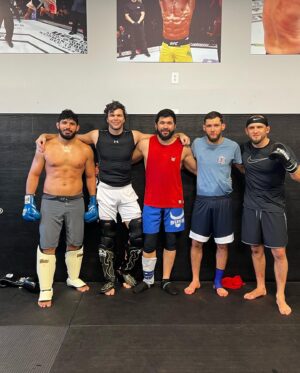 Dovletdzhan Yagshimuradov Instagram - Вот и закончился наша подготовка к следующему бою спасибо всем кто помогал мне в этом лагере  @americantopteam @stevemocco @artem_levin @mikebrownmma @andersonfrancamt  @dyah_ali 🙏✊🤝