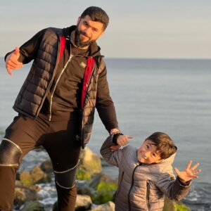 Dovletdzhan Yagshimuradov Instagram - Спорт спортом, теперь  пришло время переключится на него 😀😀😀 #сын #воспитание #учеба