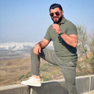 Dovletdzhan Yagshimuradov Instagram - Стоит только поверить, что вы можете – и вы уже на полпути к цели😁
#turkmenistan🇹🇲 #мысливслух #победатолькоотвсевышнего
