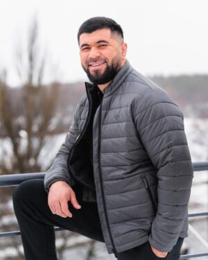 Dovletdzhan Yagshimuradov Instagram - Нужно немного, чтобы вызвать улыбку, и достаточно улыбки, чтобы все стало возможным. @bukaboxing @bukaboxing_ua #спорт #одежда #мысливслух