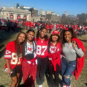 Dr. Meena Singh Instagram - Well it was the best Vday ever until it got too hot outside and KC had to act a fool 😞. Sending love to our KC fam ❤️🙏🏽.