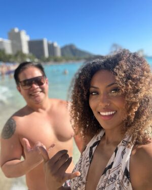 Dr. Meena Singh Instagram - Dropped thru Honolulu to give a talk on a new FDA approved alopecia med. And of course linked with my Harvard Med travel bestie @brandon_eyez . He always makes sure I get my local culture on and some fun in the sun 🤙🏽