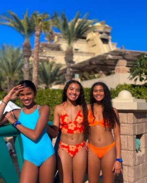 Dr. Meena Singh Instagram - I was going to caption this ‘24 Hours in Dubai’ and then @asha.v.singh beat me to it 🙄 #singh sisters #winterinArabia