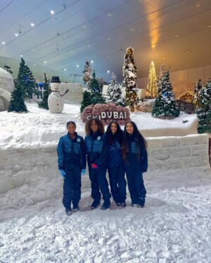 Dr. Meena Singh Instagram - I was going to caption this ‘24 Hours in Dubai’ and then @asha.v.singh beat me to it 🙄 #singh sisters #winterinArabia